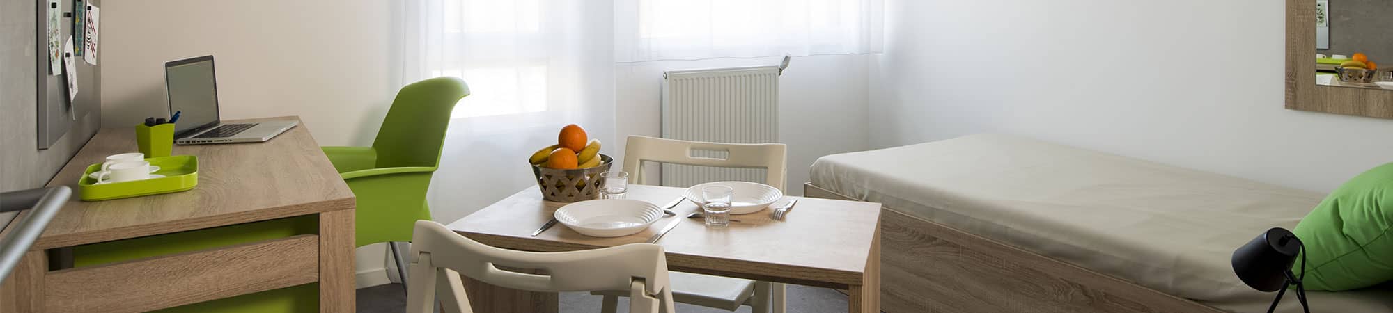 Agencement design chambre de résidence - Table, Chaises, Lit