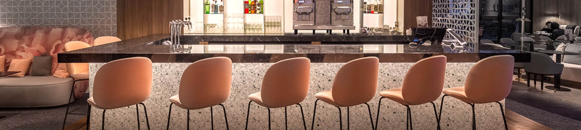 AGENCEMENT BAR HOTEL