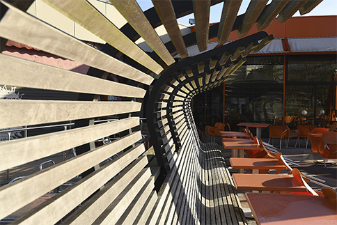 Banc design et mobilier extérieur d'agencement fabriqué par GL events