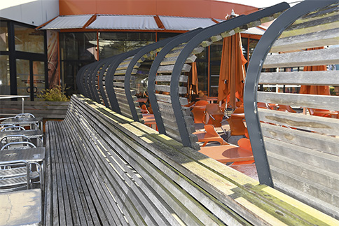 Banc design et mobilier extérieur d'agencement fabriqué par GL events