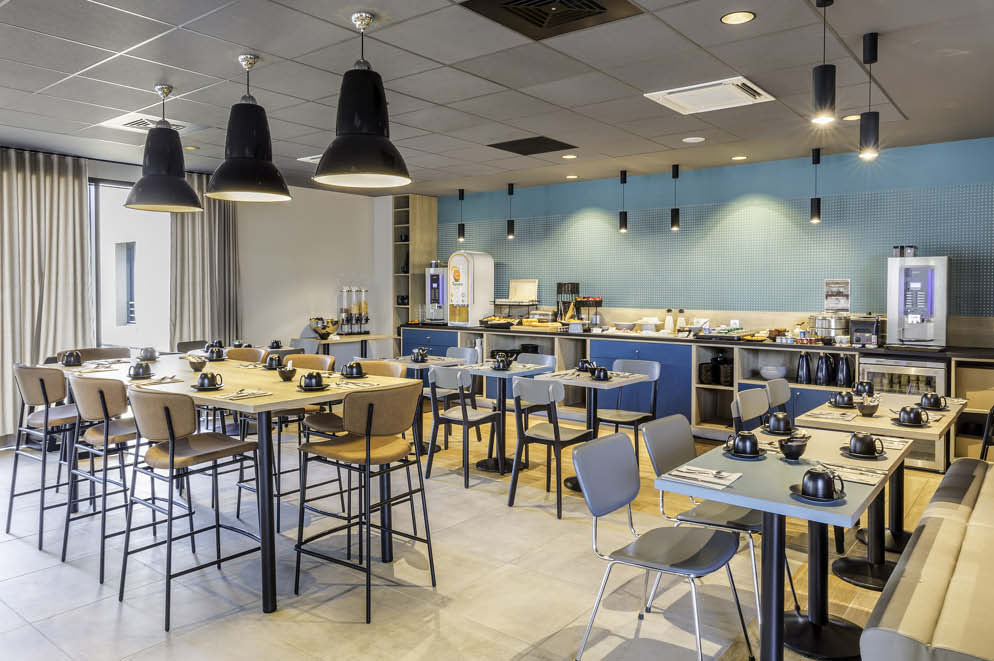 AMENAGEMENT SALLE PETIT DEJEUNER HOTEL