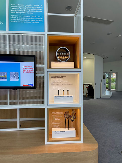mobilier sur-mesure îlot en bois et métal avec niches intégrées
