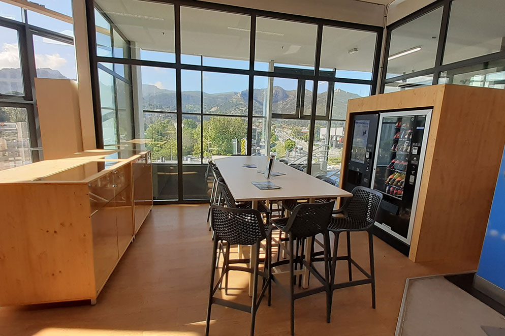 mobilier sur mesure accueil Décathlon MArseille 