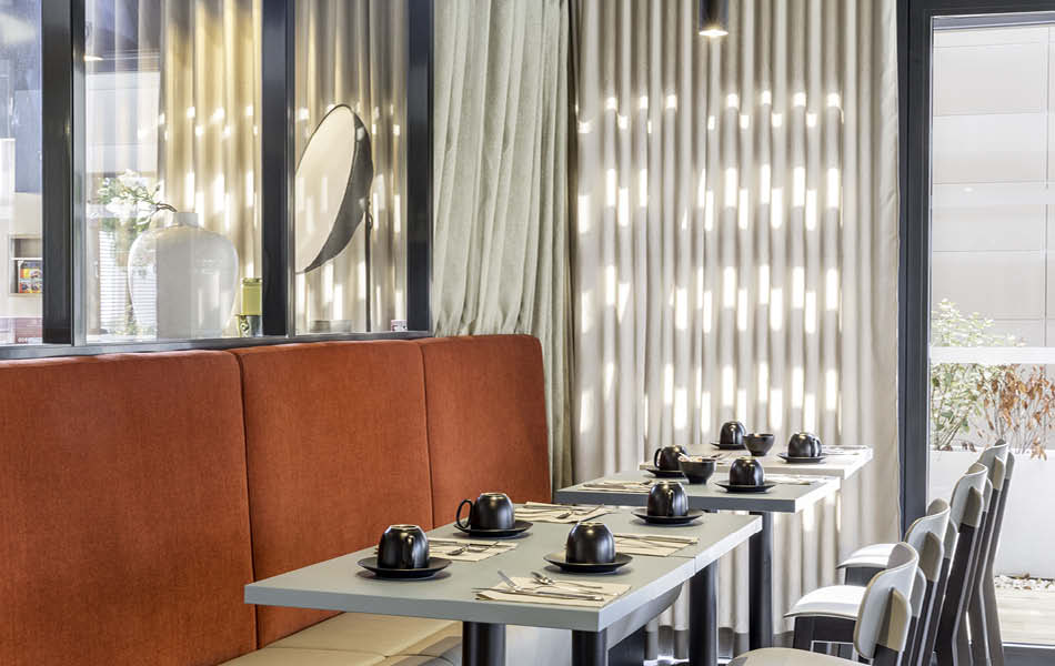 AMENAGEMENT SALLE PETIT DEJEUNER HOTEL