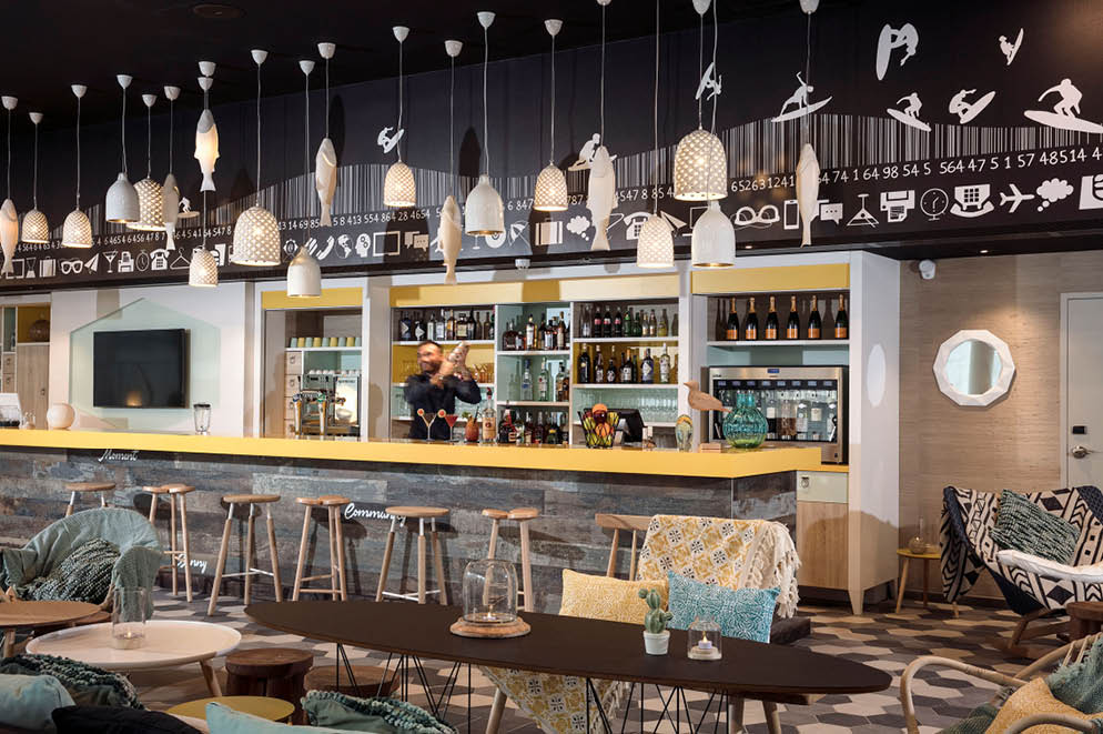 AGENCEMENT BAR HOTEL