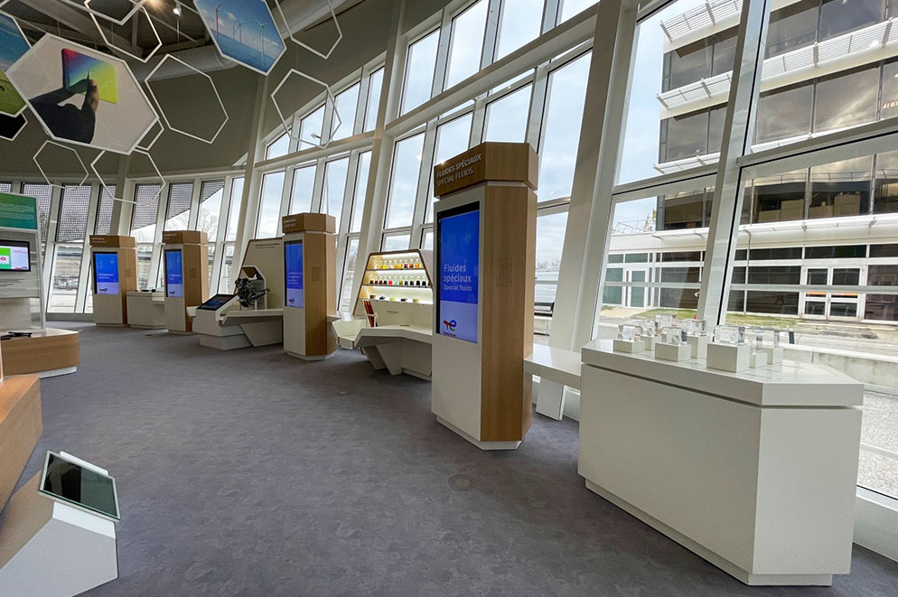 agencement showroom TotalEnergies évolution et adaptation