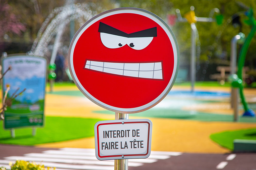 Signalétique : panneau de circulation amusant par GL events
