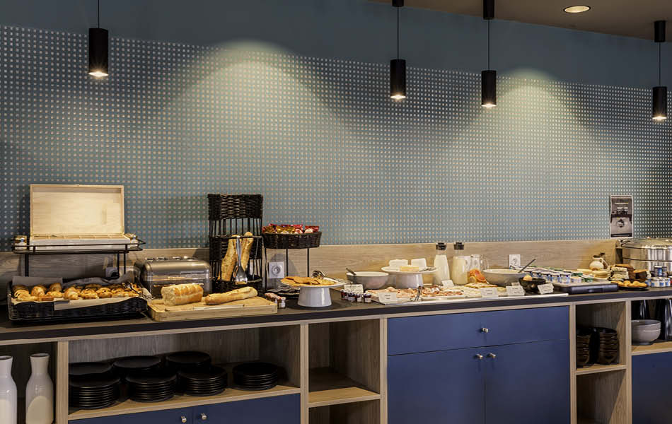 AMENAGEMENT SALLE PETIT DEJEUNER HOTEL