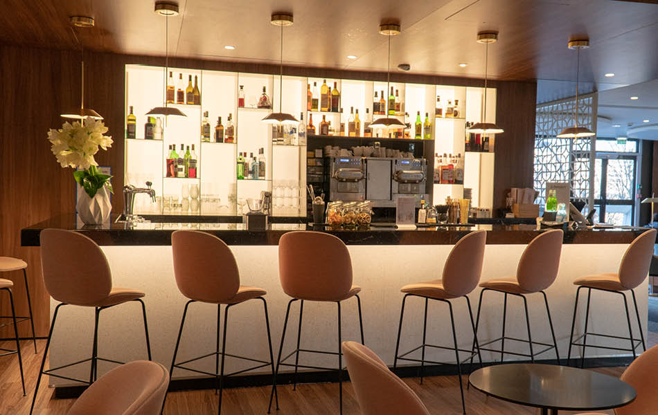 AGENCEMENT BAR HOTEL