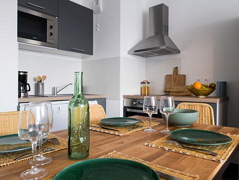 aménagement cuisine, table et chaises, résidence Villenciel  