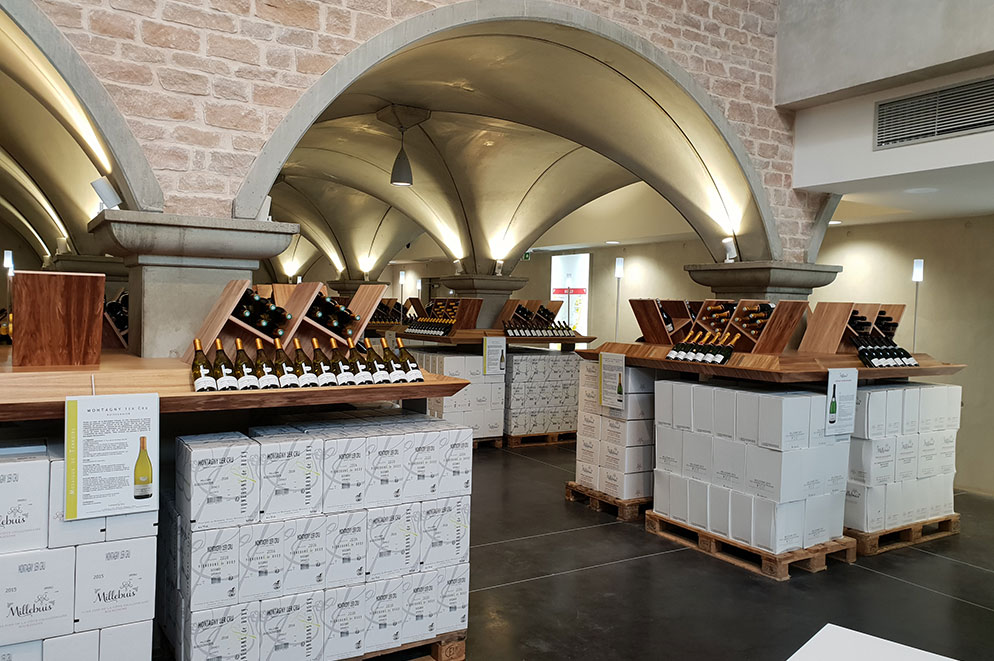 agencement caveau vignobles de Buxy - meubles présentoir sur-mesure