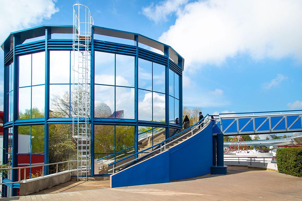 Bâtiment vitré agencé par GL events pour Futuropolis