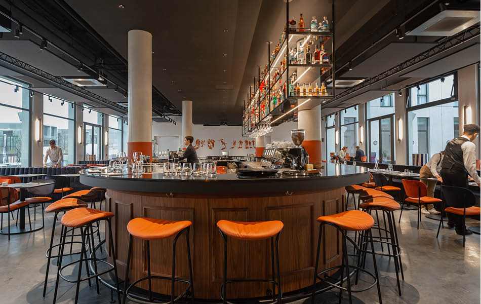 AGENCEMENT BAR HOTEL