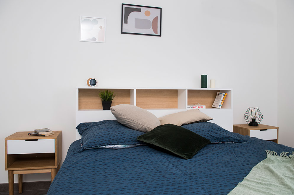 aménagement résidence Villenciel - chambre, lit, tête de lit et tables de chevet 