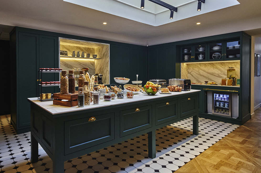 AMENAGEMENT SALLE PETIT DEJEUNER HOTEL