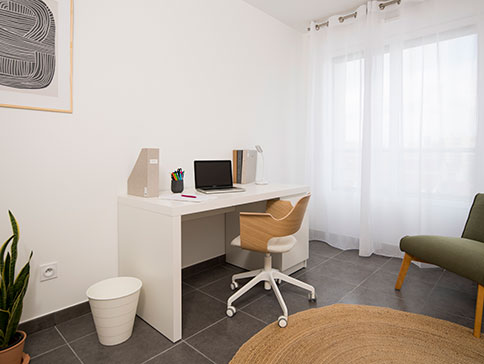 aménagement bureau avec chaise de bureau, résidence Villenciel  