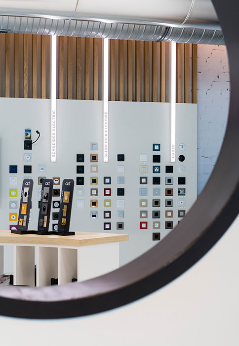 meuble de collection en mélaminé blanc et matériauthèque  