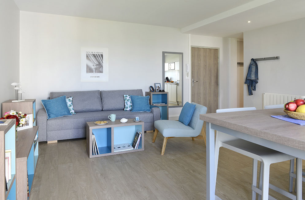 Agencement d'un appartement : canapé, table basse, fauteuil