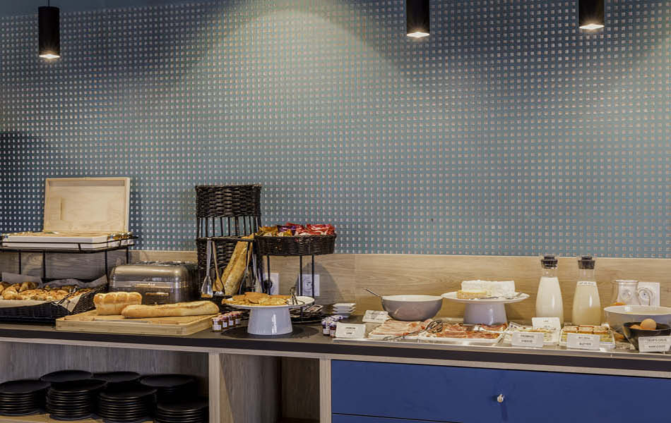 AMENAGEMENT SALLE PETIT DEJEUNER HOTEL