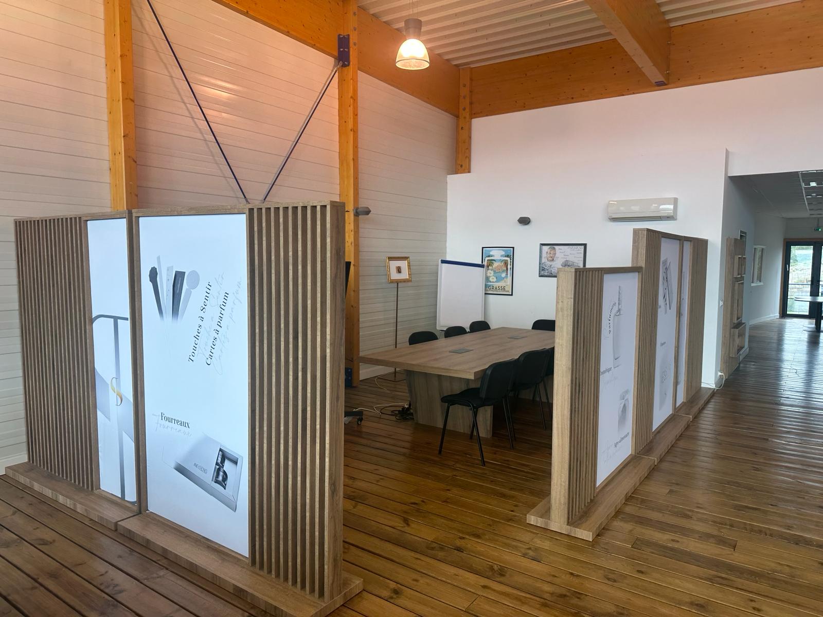 Agencement showroom d'entreprise sur mesure - Inessens