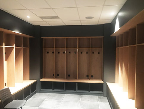 agencement des vestiaires ; Arena Futuroscope 