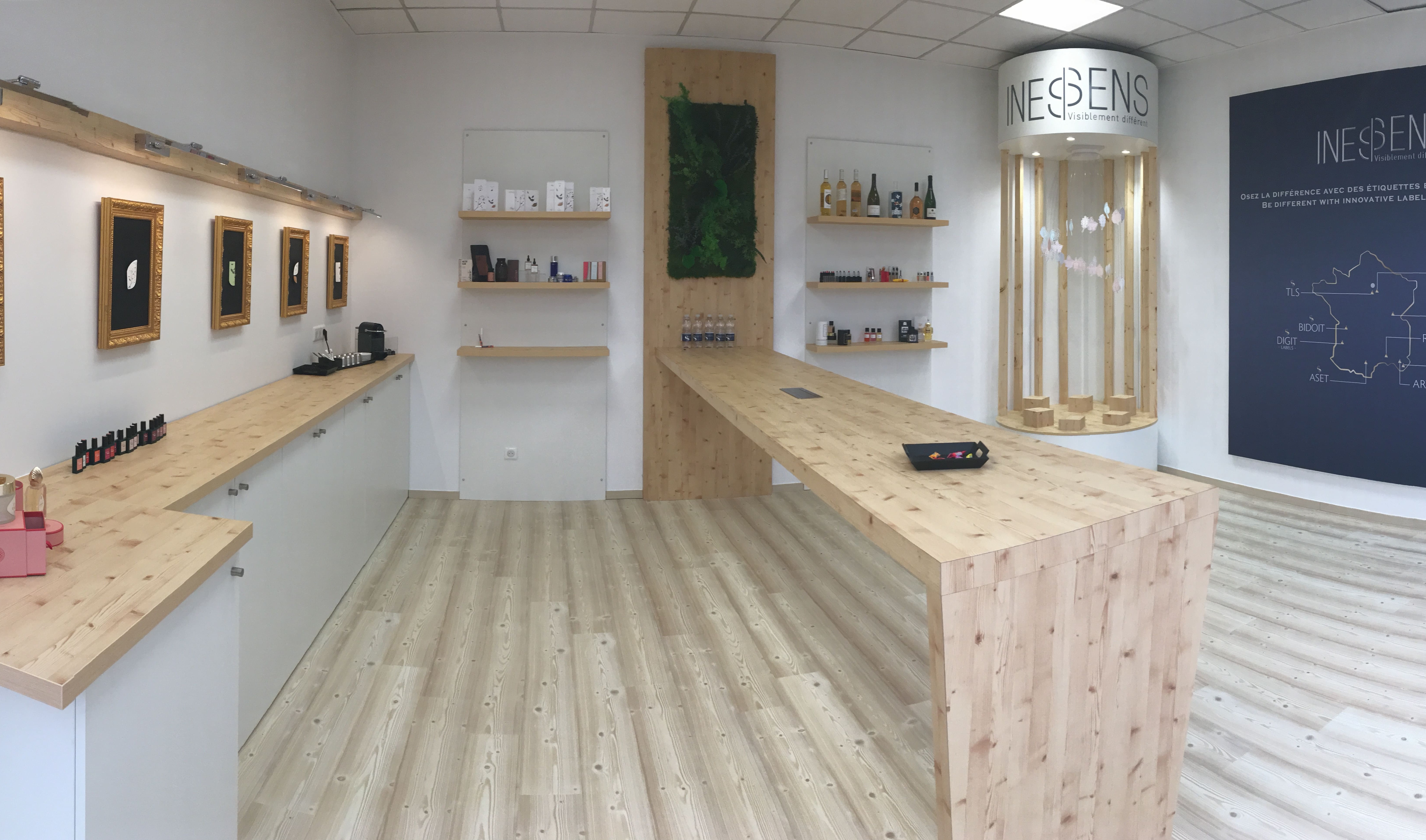 Agencement showroom d'entreprise sur mesure