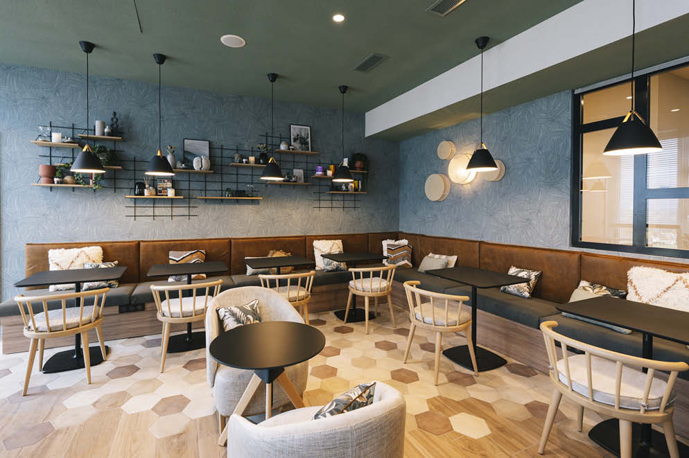 AMENAGEMENT SALLE PETIT DEJEUNER HOTEL