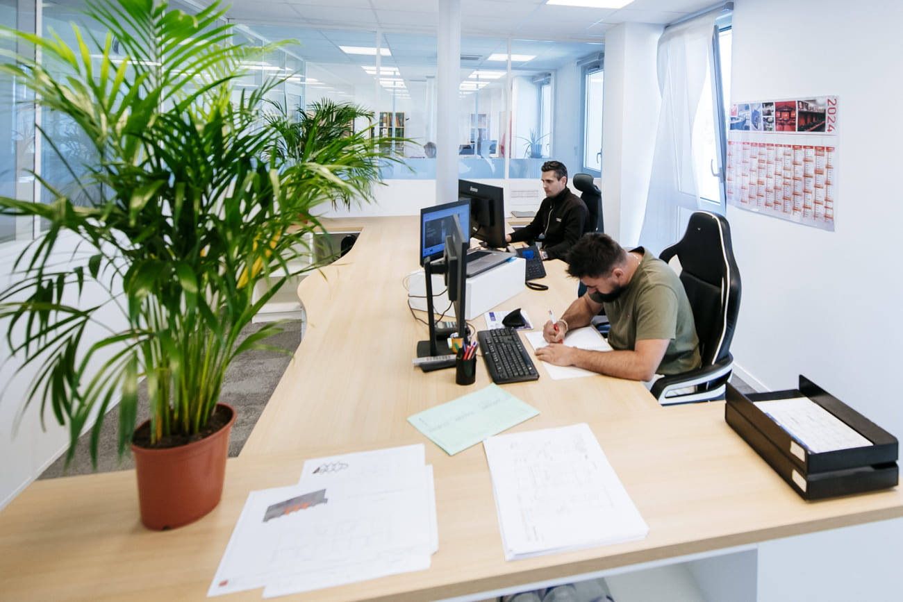 équipements bureaux plantes