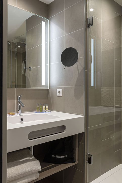 meuble vasque - chambre - Hôtel Hilton Garden Inn Massy