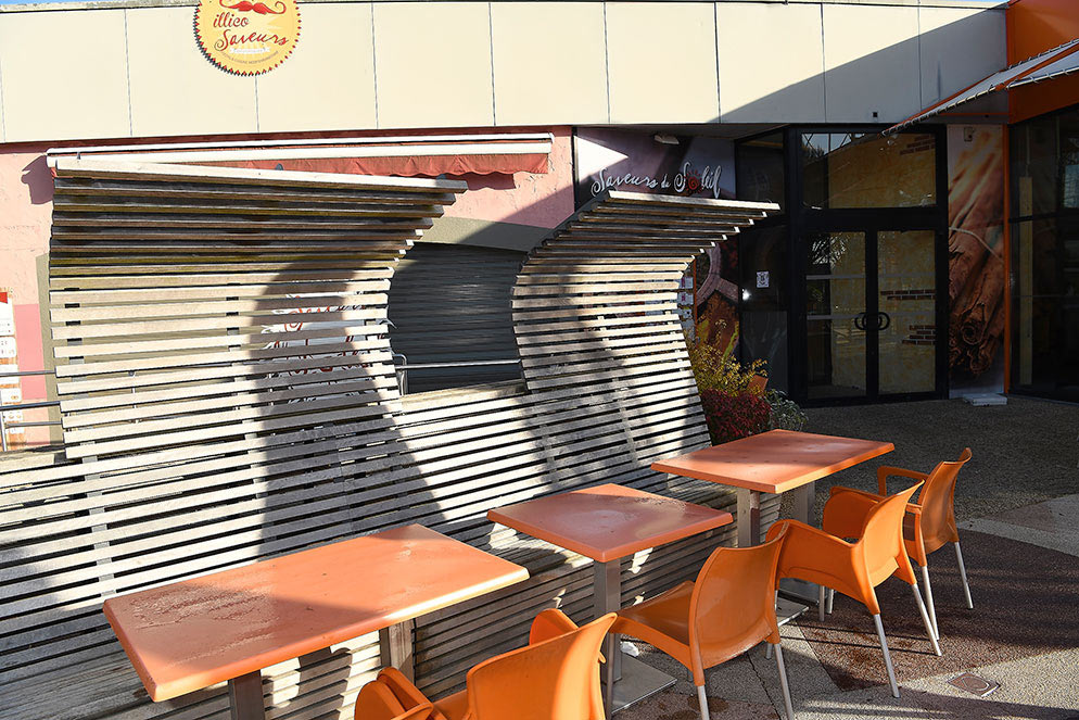 Banc design et mobilier extérieur d'agencement fabriqué par GL events