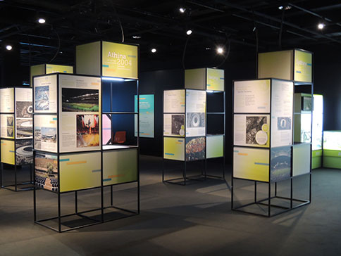 Scénographie : signalétique et agencement de showroom, mobilier sur mesure