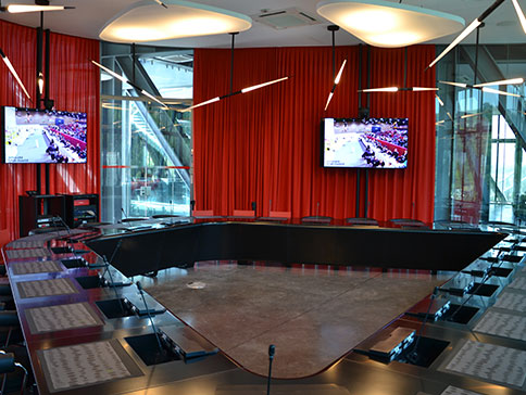 Solutions audiovisuelles GL events, salle de séminaire agencée par GL events