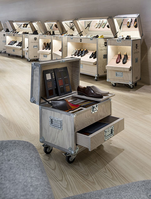 Meubles sur-mesure style flight case pour le concept store Weston