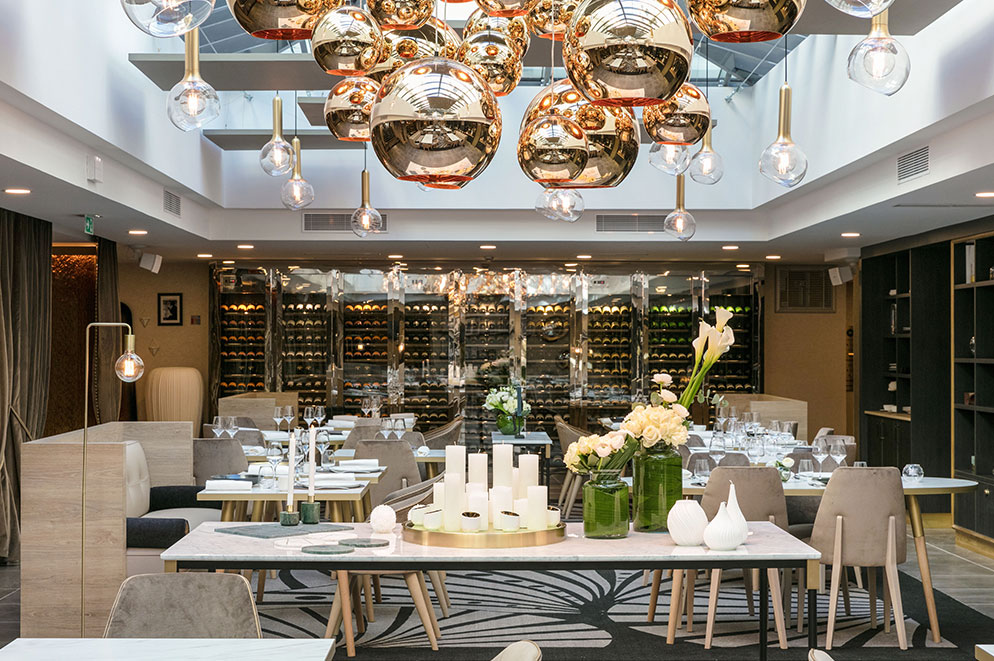 Agencement du restaurant de l'hôtel Regina Biarritz