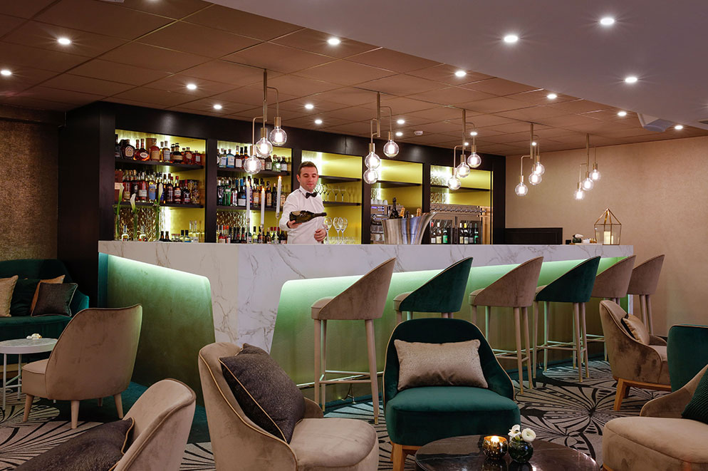 Aménagement du bar de l'hôtel Niepce Paris