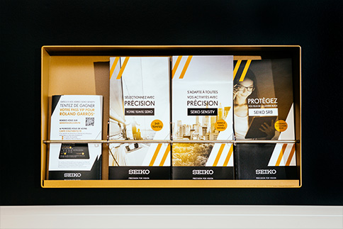 Meuble sur-mesure personnalisé pour Seiko avec technologie intégrée
