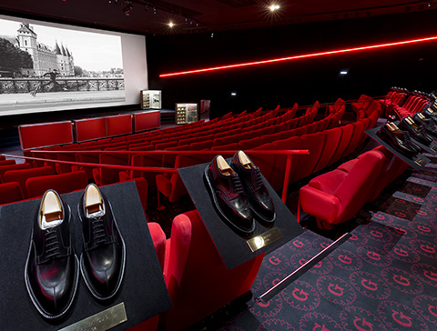 Chaussures Weston sur des présentoirs