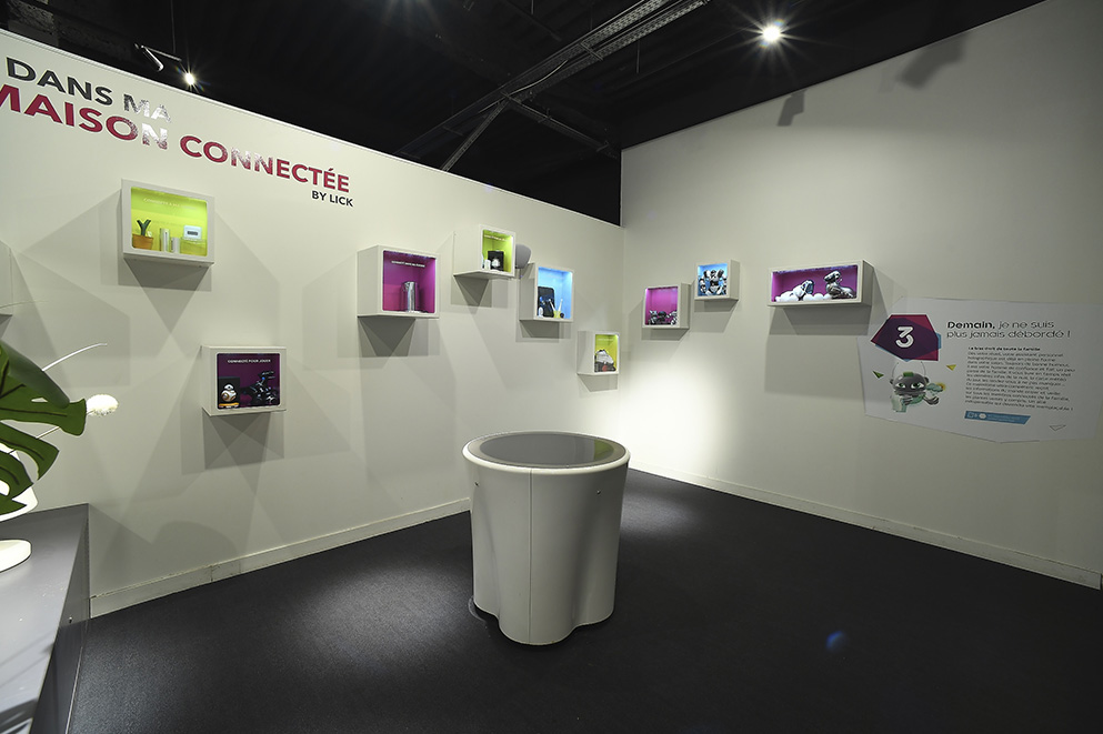 Mobilier d'exposition et signalétique imprimée sur mur