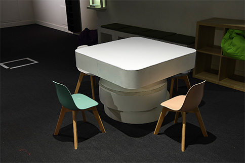 Muséographie : Table design et chaises