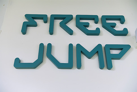 Signalétique lettres découpe à la forme