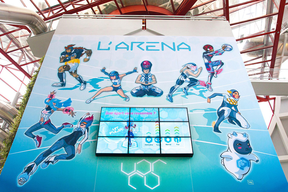 Signalétique sur attraction : toile murale géante et écrans