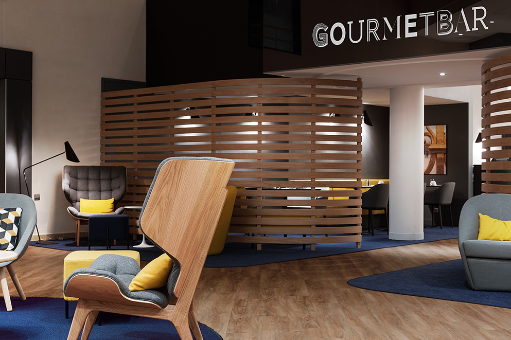 Agencement espace commun d'un hôtel : hall avec canapés et fauteuils