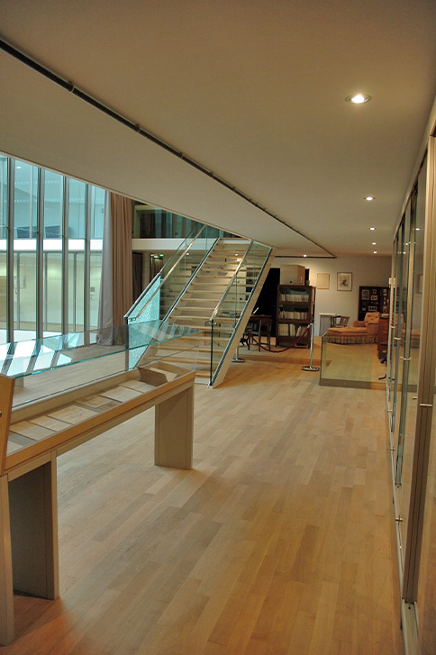 Muséographie : meubles vitrines d'exposition et meubles bibliothèque