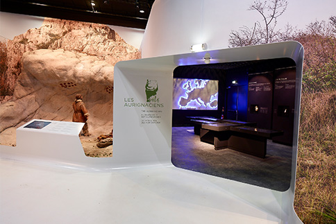 Scénographie et muséographie : cloisons de séparation