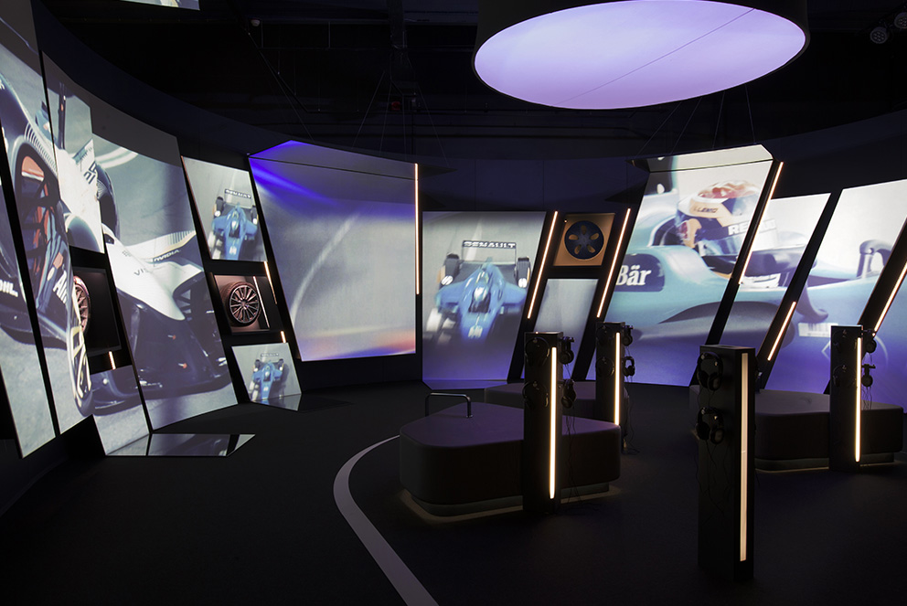 Panneau signalétique, agencement de musée, mobilier multimédia
