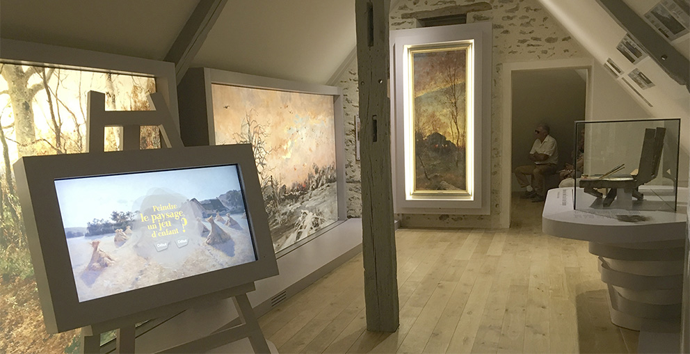 Mobilier digital multimédia  avec écran intégré, Table d'exposition design et vitrine