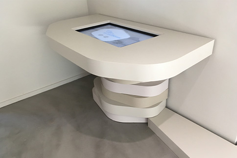 Mobilier digital multimédia  avec écran intégré