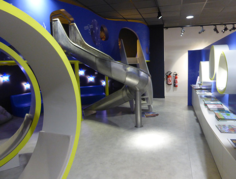 Muséographie : meubles d'exposition design, mobilier aire de jeu