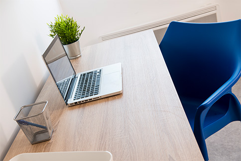 Agencement et mobilier de chambre étudiante